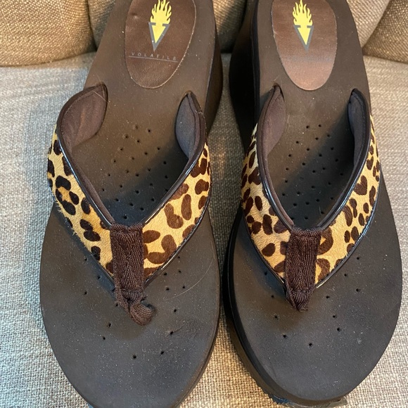Leopard volatile sandals